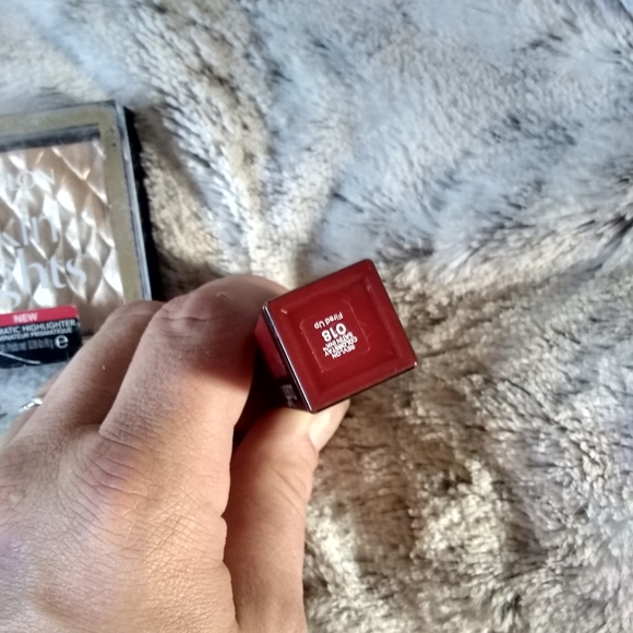 🆓FREE🎁 WHEN PURCHASE ANY 2 TEMS Revlon Highlights and Lipstick - Picture 4 of 16